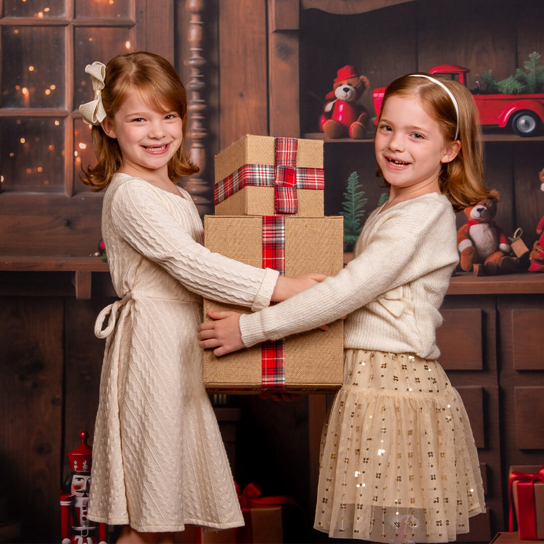 https://stage.jcpportraits.com/santas-toy-shop-holiday/